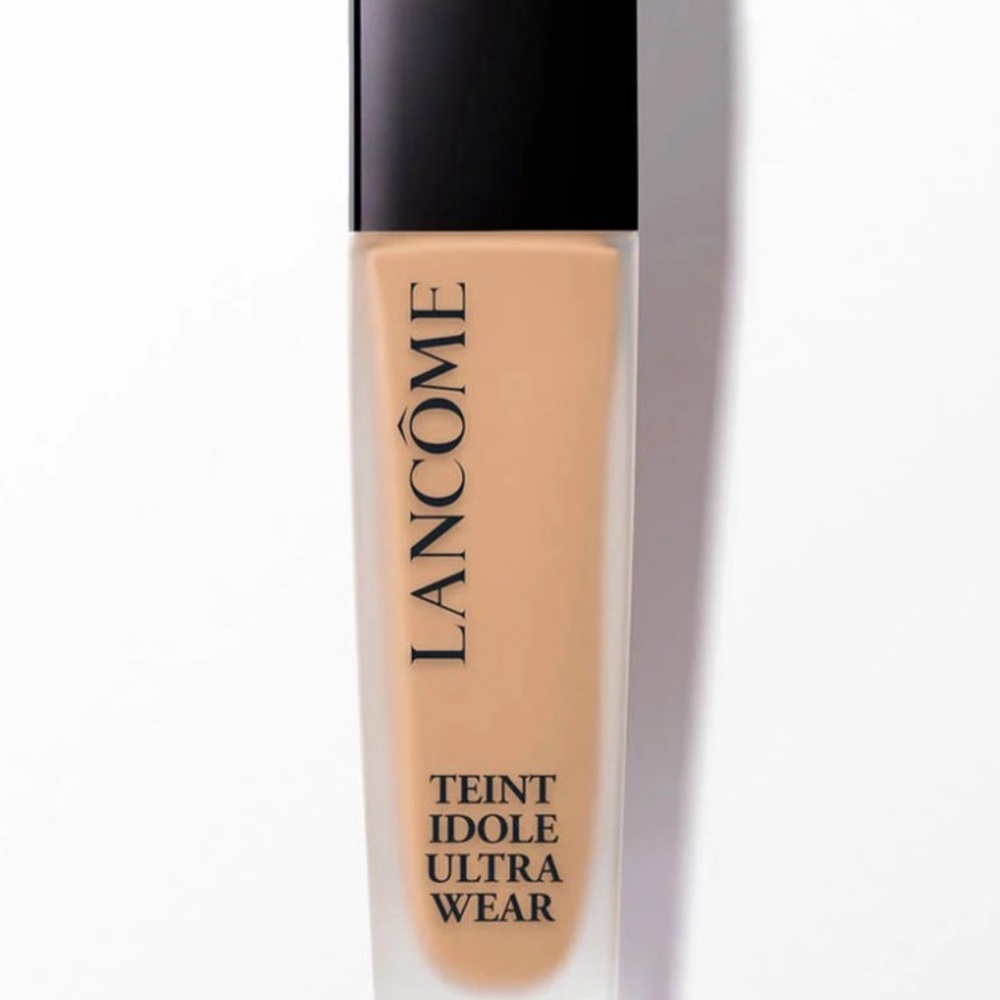 New-Lancôme Ultra Wear Foundation 230W